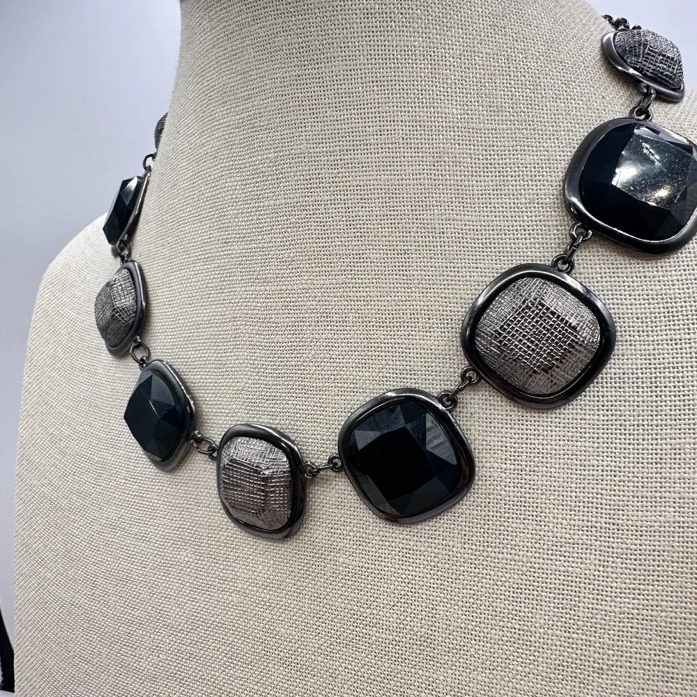 Vintage Gunmetal Tone Black Faceted Acrylic‎ Mesh Pillow Station Collar Necklace